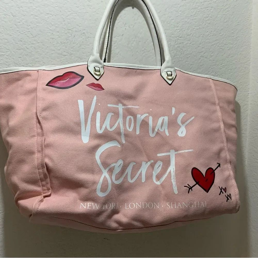 Victoria’s Secret pink Canvas weekender Tote with Red Lips